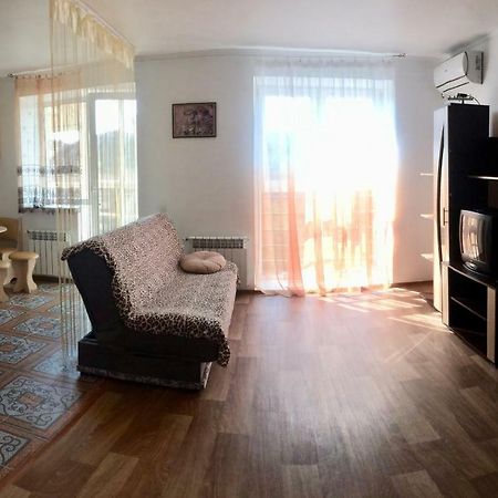 Studio Apartment In Center Полтава Екстериор снимка
