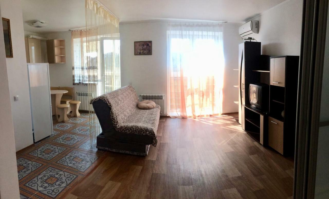 Studio Apartment In Center Полтава Екстериор снимка